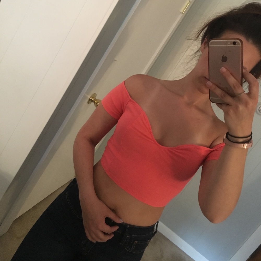 ▪️Final Sale 2/5▪️ Tobi Off The Shoulder Crop Top